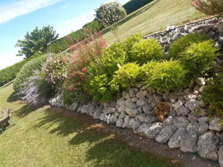 Aménagement et entretien de massif à juillac-le-coq, Barbezieux-Saint-Hilaire, PASSION FLEUR ET GAZON